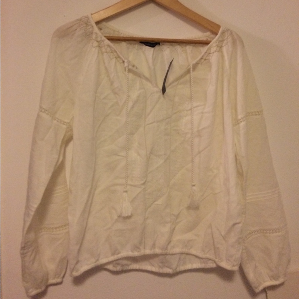 New NWT ivory embroidered Abercrombie peasant top